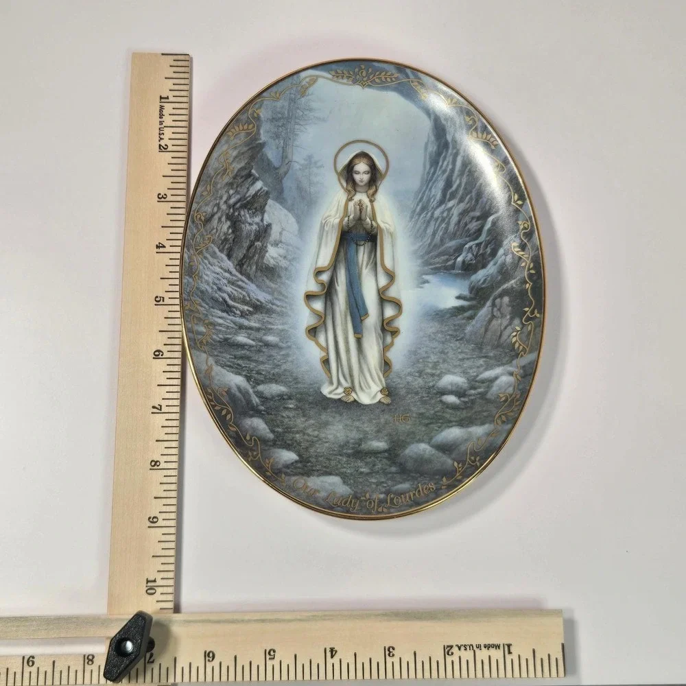 Bradford Exchange Collector Plate Our Lady of Lourdes Hector Garrido 9in Blue